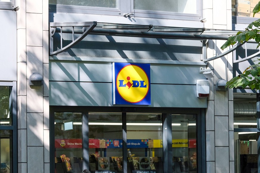 Düsseldorf 11.09.2023 Lidl Lebensmittel-Discounter Supermarkt Lebensmittelpreise Inflation Bürgergeld Düsseldorf Nordrhein-Westfalen Deutschland *** Dusseldorf 11 09 2023 Lidl food discounter supermar ...