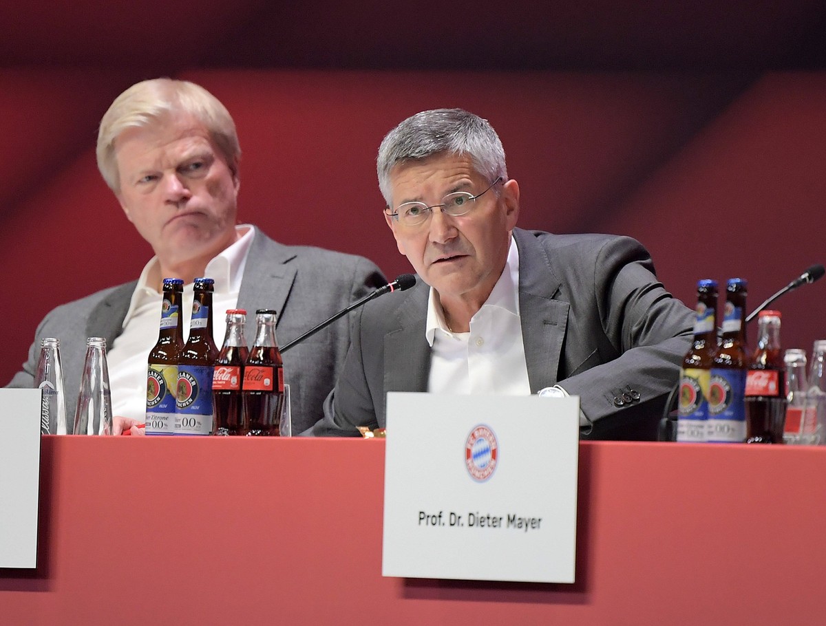 15.10.2022, xemx, Fussball 1.Bundesliga, FC Bayern Muenchen - Jahreshauptversammlung 2022 emspor, v.l. Praesident Herbert Hainer FC Bayern Muenchen DFL/DFB REGULATIONS PROHIBIT ANY USE OF PHOTOGRAPHS  ...