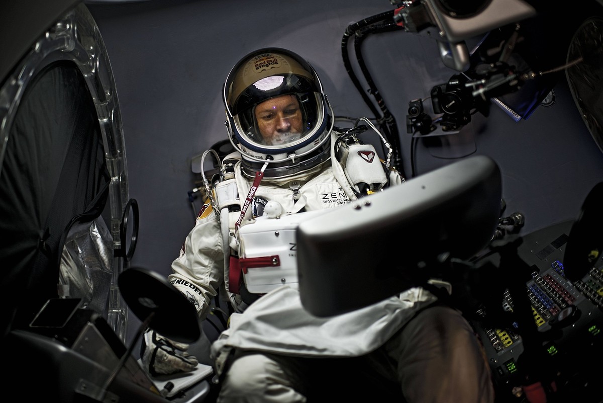 Oct. 06, 2012 - Roswell, New Mexico, U.S. - Pilot FELIX BAUMGARTNER of Austria sits in his capsule during the preparations for the final manned flight of the Red Bull Stratos mission. Daredevil Felix ...