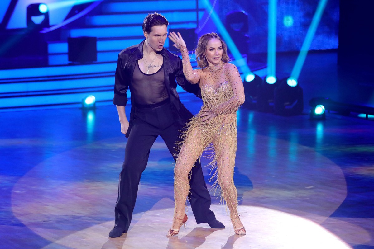 COLOGNE, GERMANY - MARCH 11: Nina Bezzubova-Vinokurov and Evgeny Vinokurov perform on stage during the 3rd show of the 15th season of the television competition show "Let's Dance" at MM ...