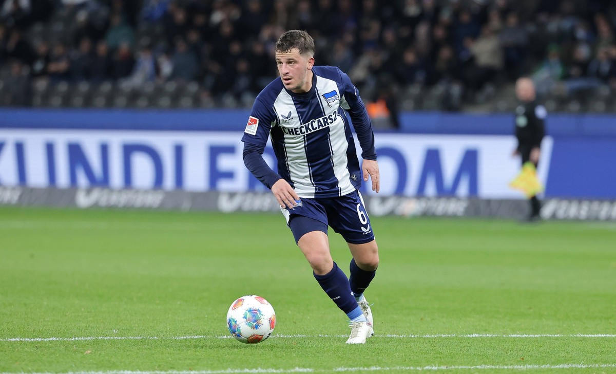 Diego Demme am Ball / Einzelbild / Freisteller / Aktion / / Fu�ball Fussball / DFL 2.Bundesliga Herren / 10. Spieltag Saison 2025/2026 / 25.10.2025 / Hertha BSC Berlin vs. Fortuna D�sseldorf / DFL reg ...