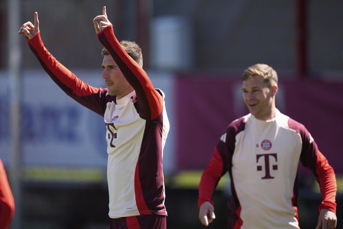 Bayern&#039;s Leon Goretzka, left, gestures besides Joshua Kimmich during a training session in Munich, Germany, Monday, April 7, 2025, ahead of the Champions League quarterfinal soccer match between  ...
