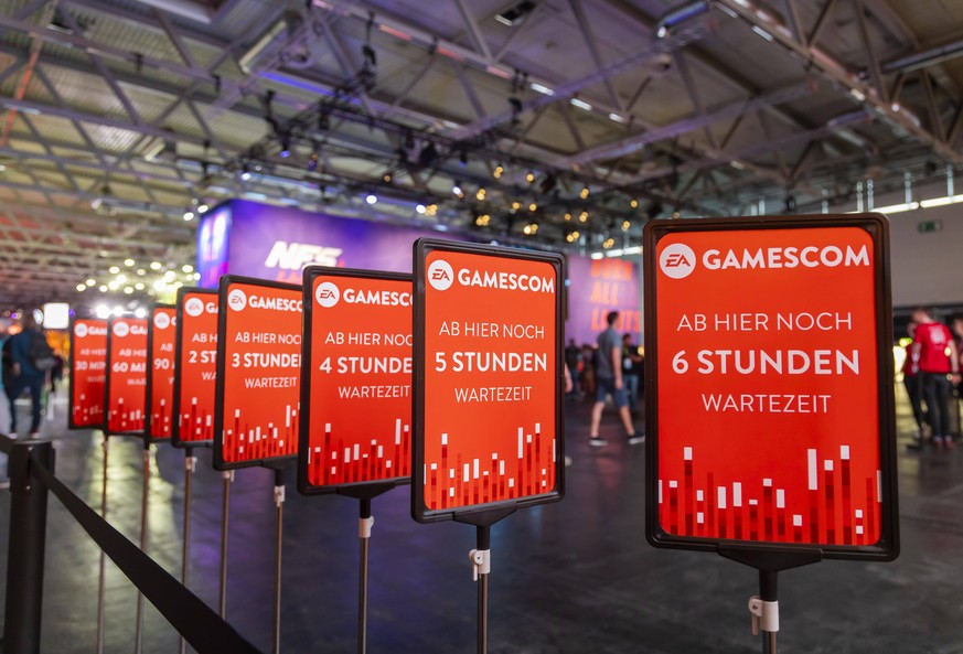 DEU, Deutschland, Köln, Cologne, Nordrhein-Westfalen, 24.08.2019: Gamescom 2019, weltweit größte Messe für Computer- und Videospiele. Wartezeit sechs Stunden, Überfüllung. *** DEU, Germany, Cologne, C ...