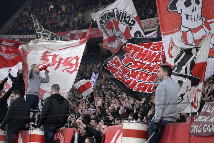 09.03.2020, Fussball 2. Bundesliga 2019/2020, 25. Spieltag, VfB Stuttgart - Arminia Bielefeld, in der Mercedes-Benz Arena in Stuttgart, Stuttgarter Ultras feuern ihre Mannschaft an. ***DFL and DFB reg ...