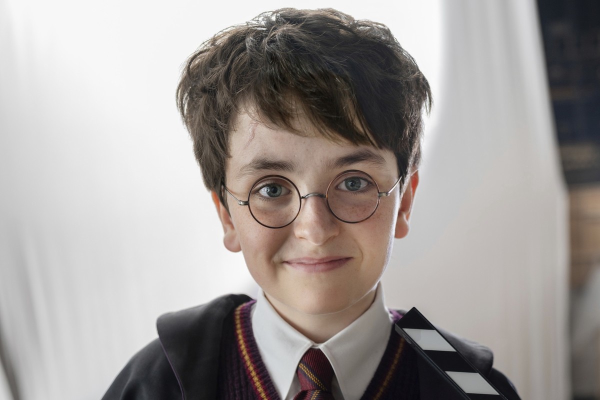 HANDOUT - 14.07.2025, Großbritannien, ---: Dieses von HBO veröffentlichte Bild zeigt Dominic McLaughlin, der Harry Potter darstellen wird, am Set der HBO-Serie «Harry Potter». TV-Start der Serie ist f ...