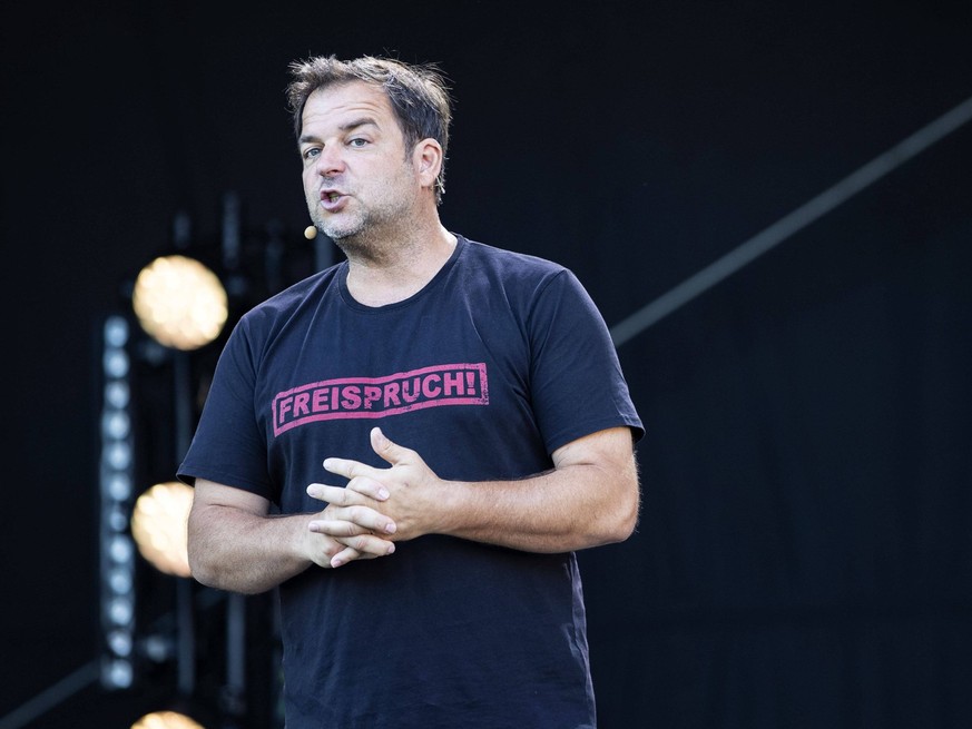 Martin Rütter mit seinen Tipps vom Hundeprofi beim Sommer Open Air Picknickdecken Auftritt im Steigerwaldstadion. Erfurt, 05.08.2020 *** Martin Rütter with his tips from the dog professional at the su ...