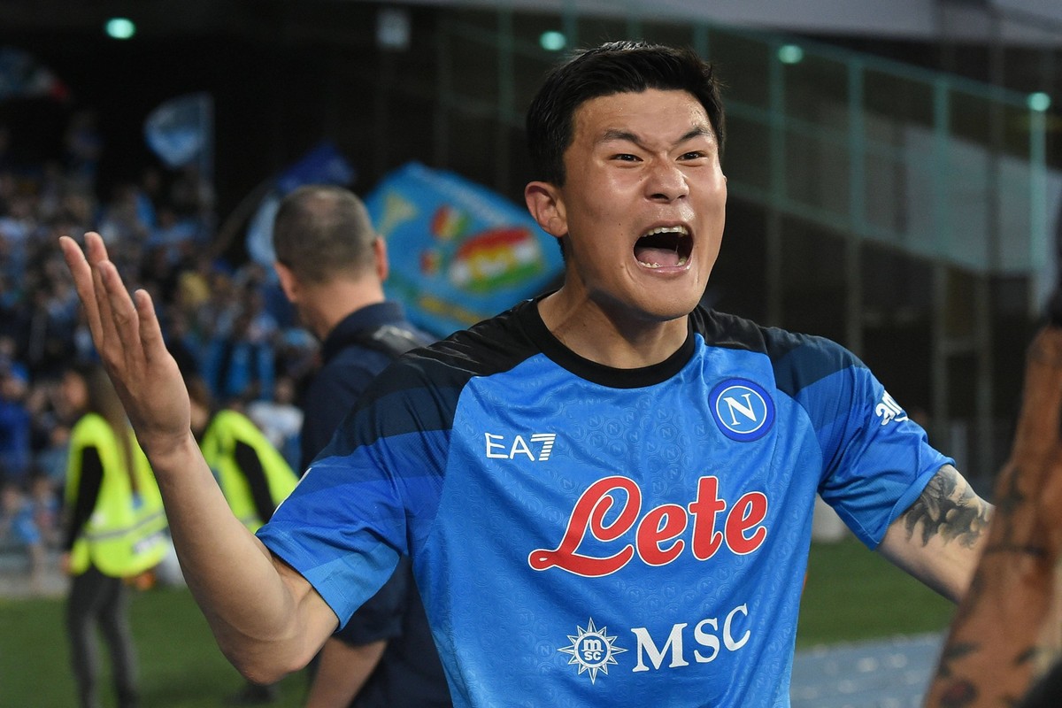SSC Napoli v ACF Fiorentina - Serie A TIM Min-Jae Kim of SSC Napoli celebrates at the end of the Serie A TIM match between SSC Napoli and ACF Fiorentina at Stadio Diego Armando Maradona Naples Italy o ...