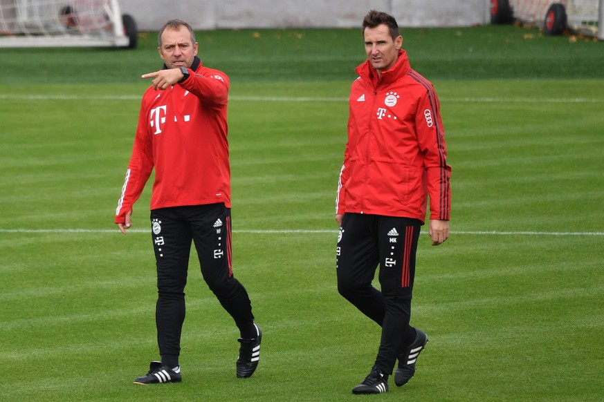 Miroslav Klose (r.) mit seinem Kollegen Hansi Flick beim Bayern-Training.