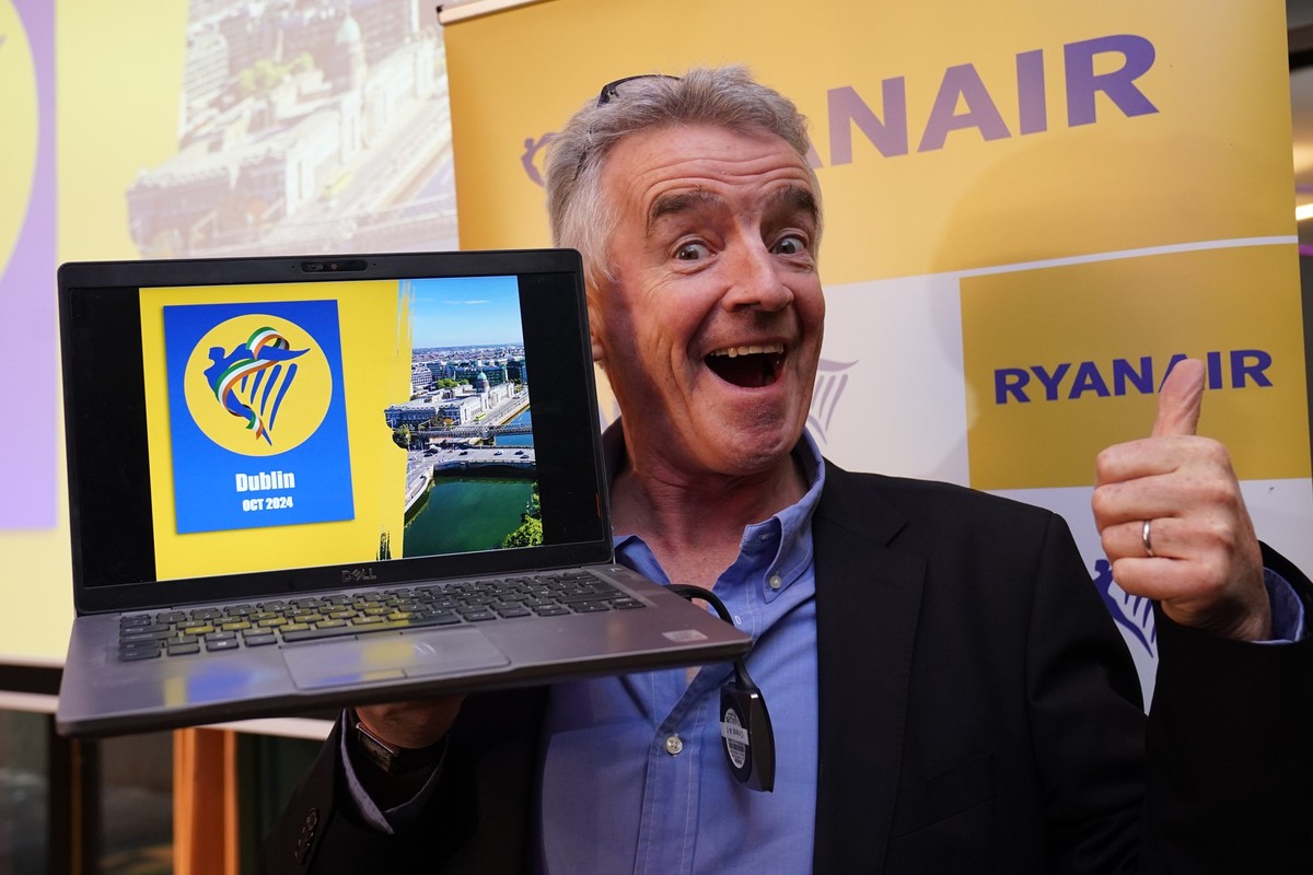 03.10.2024, Irland, Dublin: Michael O&#039;Leary, Chef von Ryanair, mit einem Laptop w�hrend einer Pressekonferenz im The Alex Hotel. Foto: Brian Lawless/PA Wire/dpa +++ dpa-Bildfunk +++