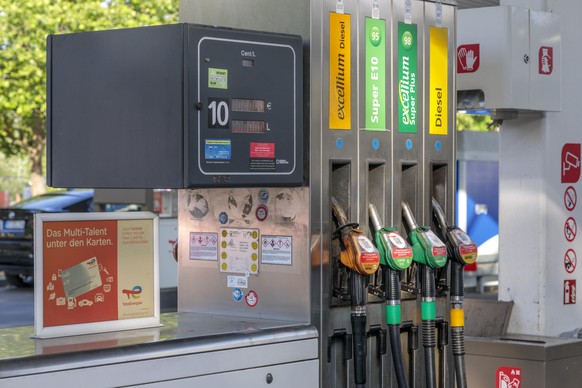 Die von Juni bis August geltende Steuerentlastung auf Kraftstoffe soll Verbraucher angesichts der hohen Spritpreise entlasten.