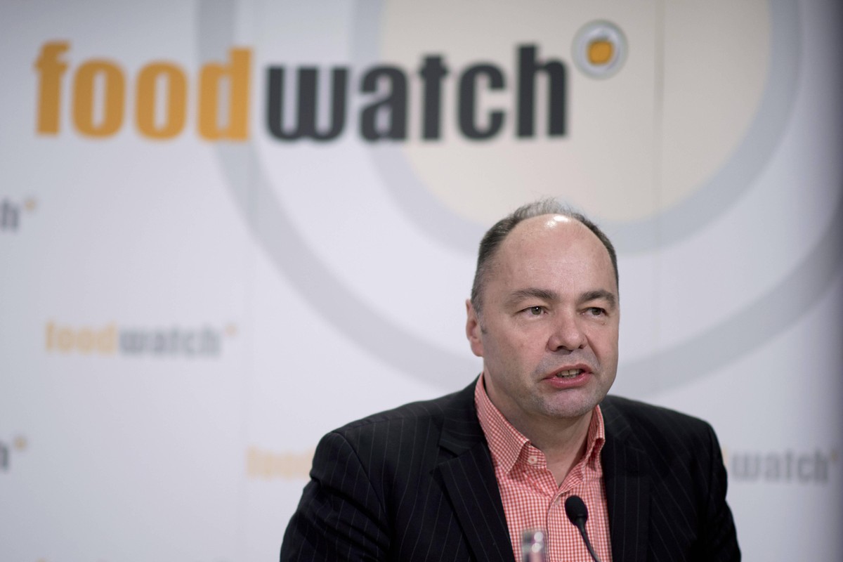 Matthias Wolfschmidt, foodwatch DEU, Deutschland, Germany, Berlin, 18.01.2017 Matthias Wolfschmidt, stellvertretender Geschaeftsfuehrer, Leiter Strategie und Kampagnen bei foodwatch. waehrend der Pres ...