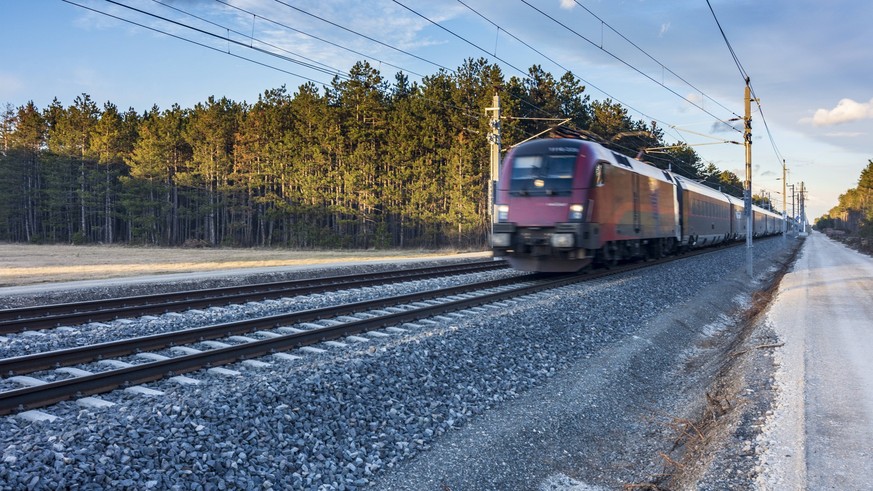 railway line Südbahn in Steinfeld area, Railjet train of ÖBB, electrified route, catenary poles Neunkirchen Niederösterreich, Lower Austria Austria Wiener Alpen, Alps