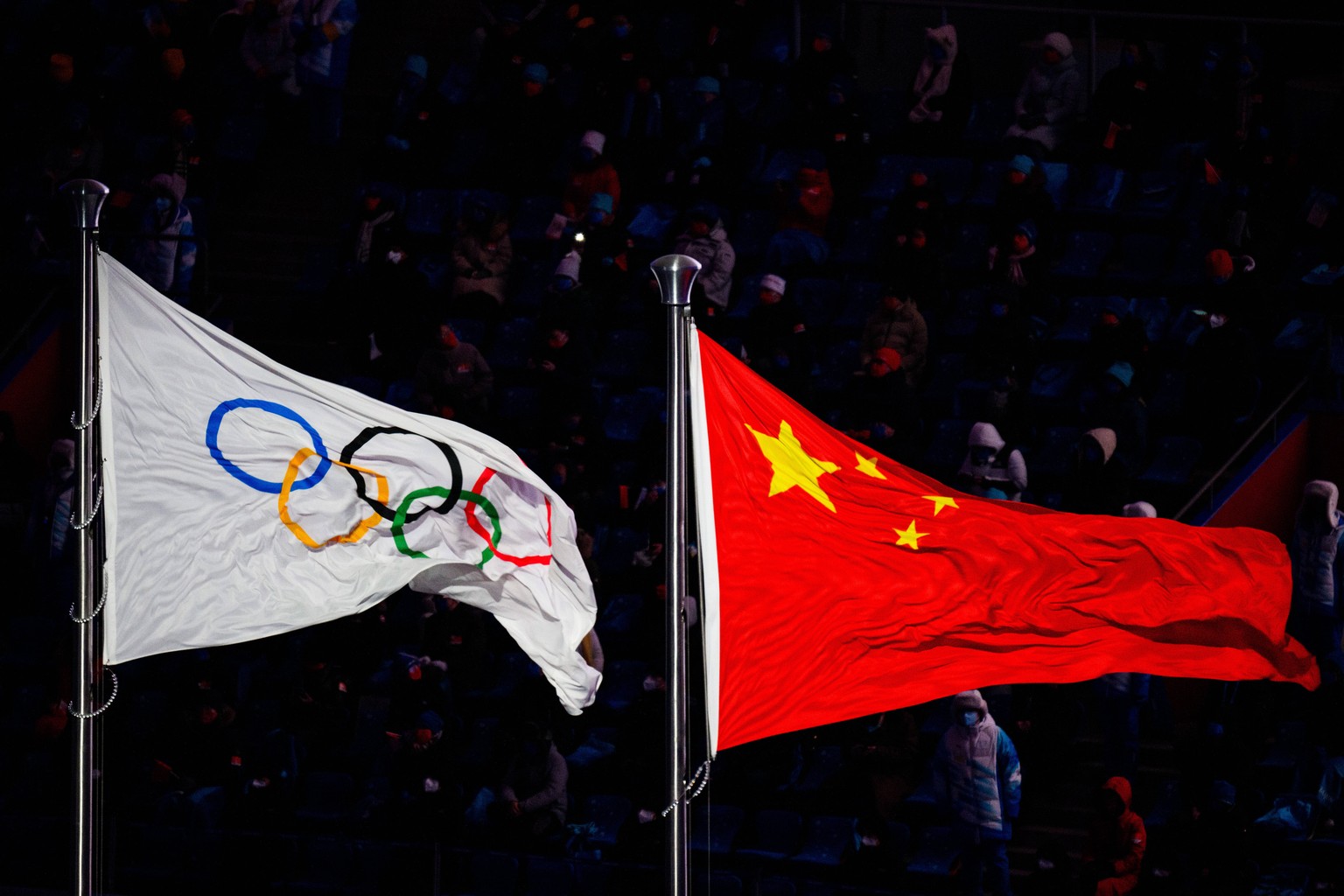 Sport Bilder des Tages 220204 The Olympic and Chinese flags are flown during the Opening Ceremony of the 2022 Winter Olympics on February 4, 2022 in Beijing. Photo: Joel Marklund / BILDBYRAN / kod JM  ...