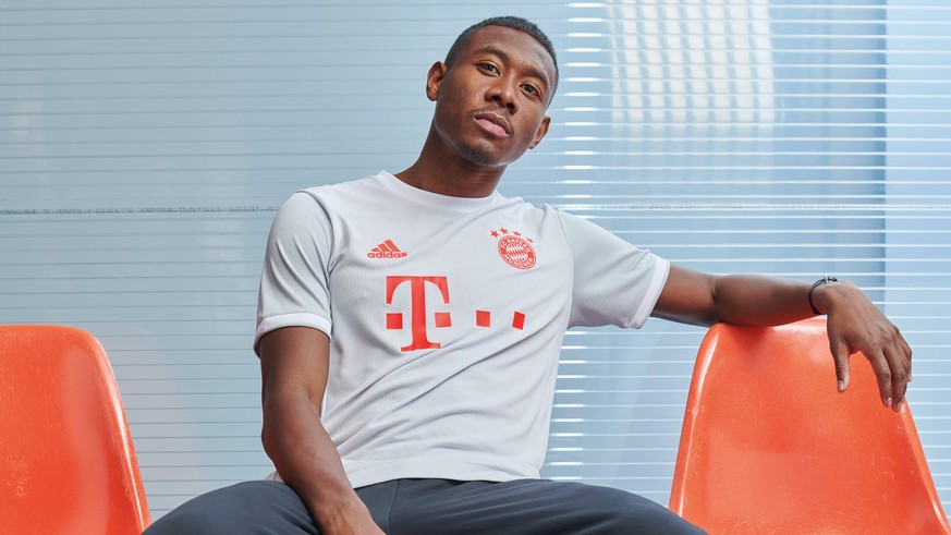 Sport Themen der Woche KW30 Sport Bilder des Tages FC Bayern M�nchen Pr�sentation - Ausw�rtstrikot der Saison 2020 2021 - David Alaba *** FC Bayern Munich Presentation of the away jersey for the 2020  ...