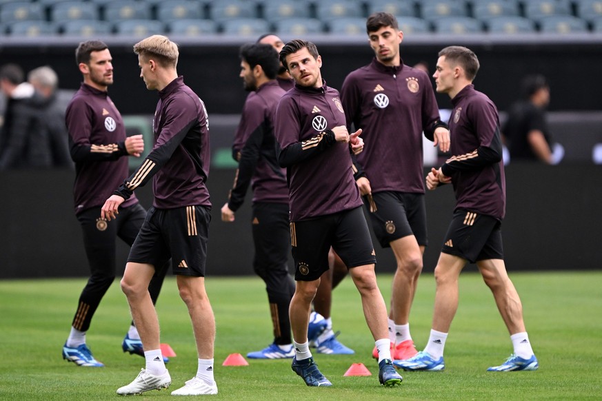 16.10.2023, USA, Philadelphia: Fußball: Nationalmannschaft, vor dem Länderspiel gegen Mexiko im Lincoln Financial Field. Deutschlands Pascal Groß (l-r), Chris Führich, Ilkay Gündogan, Jonathan Tah, Jo ...