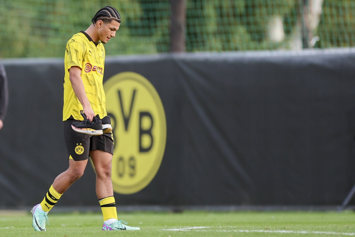 Paris Brunner Borussia Dortmund schaut enttaeuscht, Friendly match, Borussia Dortmund vs AZ Alkmaar, Banus Football Center, 06.01.2024, Marbella, Spain. *** Paris Brunner Borussia Dortmund looks disap ...