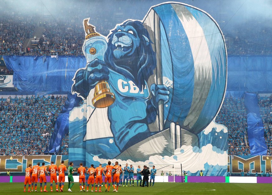 ST PETERSBURG, RUSSIA - MAY 12, 2019: Players line up on the pitch ahead of a 2018/19 Russian Premier League Round 28 match between Zenit St Petersburg and CSKA Moscow at Gazprom Arena. Peter Kovalev/ ...