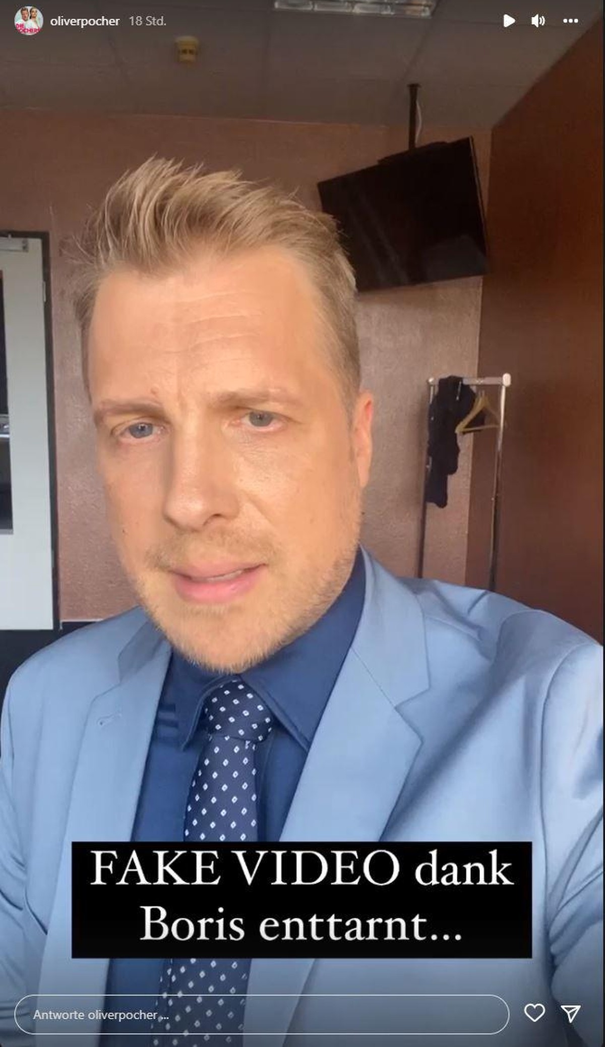 Der Komiker spricht im Zuge dessen auch über Boris Becker, der tatsächlich im Gefängnis sitzt.