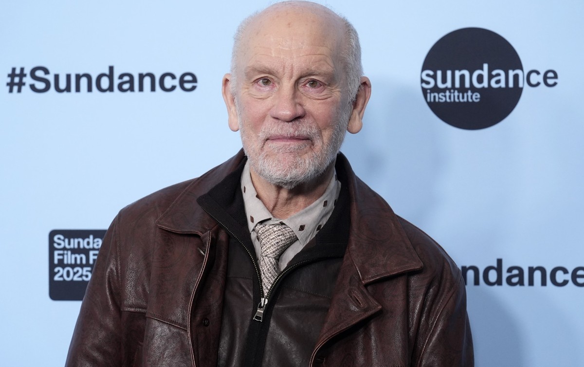 ARCHIV - 27.01.2025, USA, Park City: John Malkovich, einer der Darsteller in "Opus", posiert bei der Premiere des Films während des Sundance Film Festivals in Park City, Utah. (zu dpa: «John ...