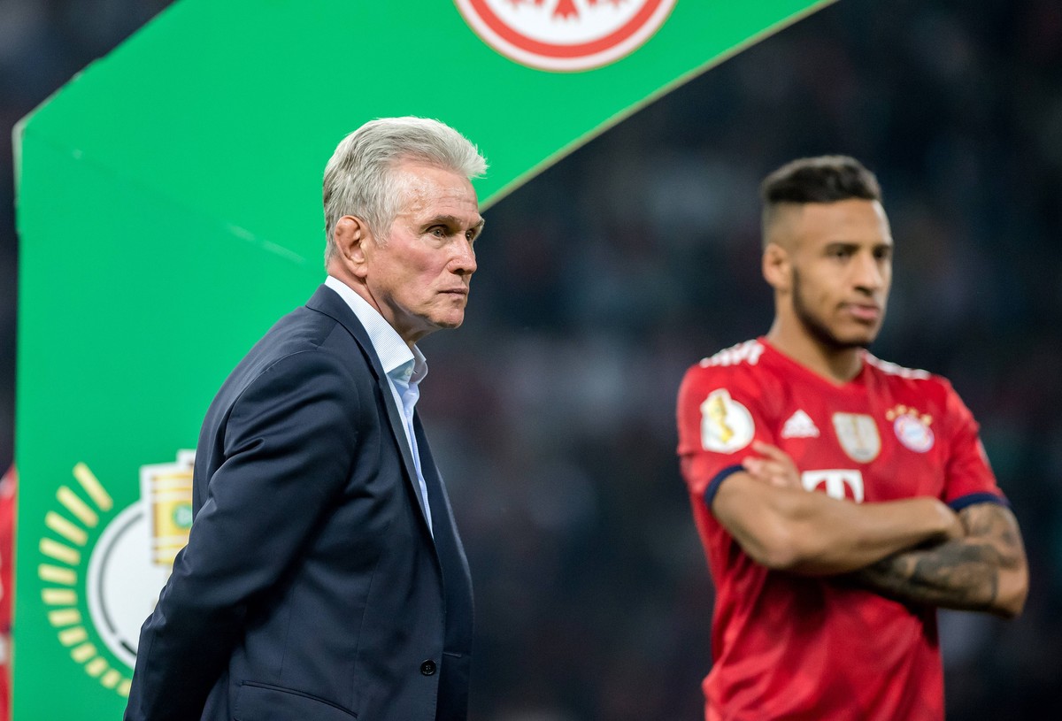 19. Mai 2018: Berlin, Olympiastadion: Fussball DFB-Pokalfinale: FC Bayern Muenchen - Eintracht Frankfurt: Muenchens Trainer Jupp Heynckes nachdenklich. *** 19 May 2018 Berlin Olympic Stadium Football ...