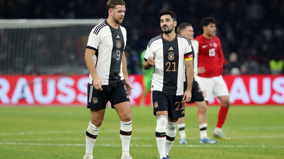 re. Ilkay Gündogan redet mit Niclas Füllkrug / / Fußball Fussball / Länderspiel Nationalmannschaft DFB Herren / Saison 2023/2024 / 18.11.2023 / Deutschland GER vs. Türkei / DFL regulations prohibit an ...