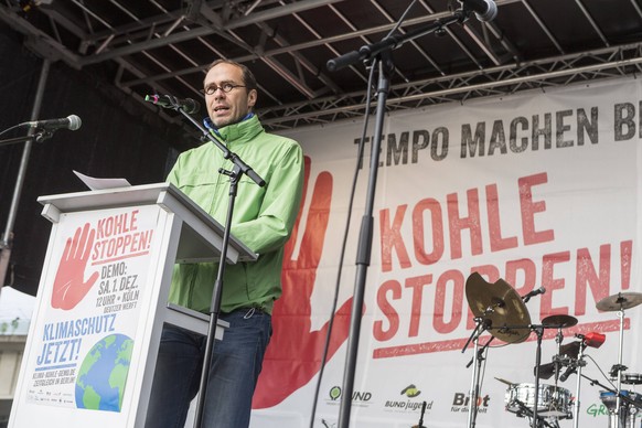 Koeln, DEU, 01.12.2018 Greenpeace - Geschaeftsfuehrer Martin Kaiser spricht bei der Demonstration unter dem Motto - Kohle stoppen - Klimaschutz jetzt - Foto: Bernd Lauter/berndlauter.com CoverSpot