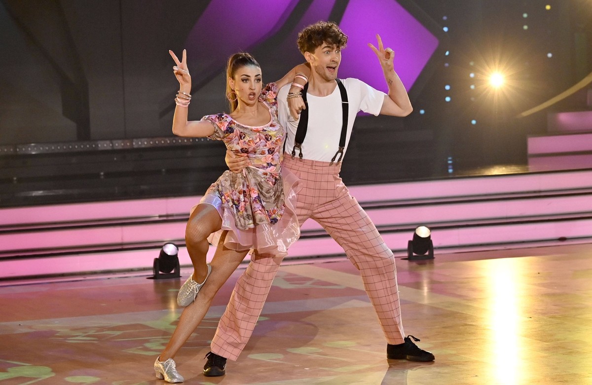 Timon Krause mit Ekaterina Leonova in der neunten Live-Show der 16. Staffel der RTL-Tanzshow Let s Dance im MMC Coloneum. Köln, 28.04.2023 *** Timon Krause with Ekaterina Leonova in the ninth live sho ...