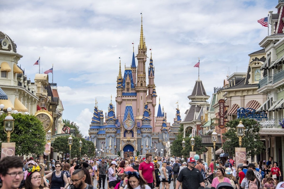 ORANGE COUNTY, FLORIDA, USA - JUNE 1: Crowds pack and fill Main Street USA at the Magic Kingdom Park at Walt Disney World in Orange County, Florida on June 1, 2022. Walt Disney World is celebrating it ...