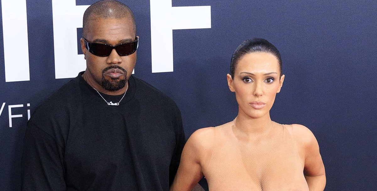 February 2, 2025, Los Angeles, California, USA: EDITOR S NOTE: Image contains nudity. Kanye West and wife Bianca Censori at the 67th Grammy Awards held at Crypto.com Arena in Los Angeles California on ...