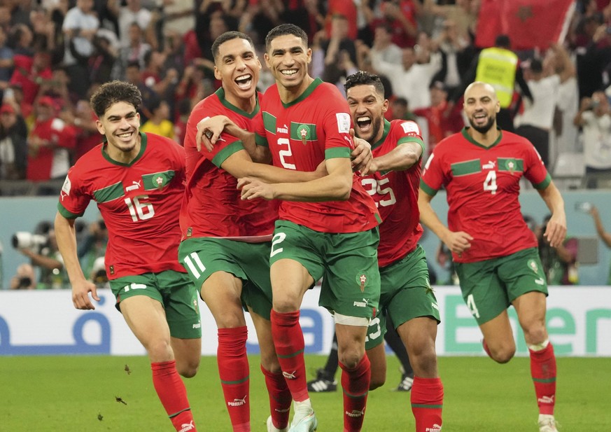 221206 -- AL RAYYAN, Dec. 6, 2022 -- Players of Morocco celebrate victory after winning the Round of 16 match between Morocco and Spain of the 2022 FIFA World Cup, WM, Weltmeisterschaft, Fussball at E ...