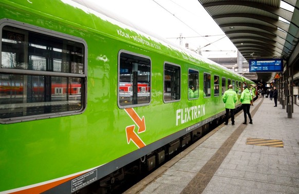 HAMBURG, GERMANY - MARCH 23: A Flixtrain is ready to depart from Hamburg main station on its first Journey from Hamburg to Cologne on March 23, 2018 in Hamburg, Germany. (Photo by Morris MacMatzen/Get ...