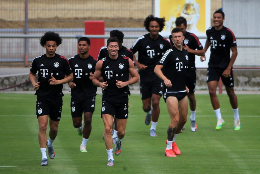 24.07.2020, FC Bayern Trainingsgelaende, Saebenerstrasse, Muenchen, im Bild: Leroy Sane FCB, Robert Lewandowski FCB, Serge Gnabry FCB, Kingsley Coman FCB, Sarpreet Singh FCB, Ivan Perisic FCB, Joshua  ...