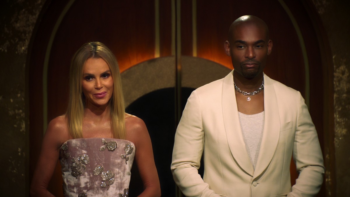 Amanda Holden und Paul Carrick Brunson führen durch die Netflix-Show.