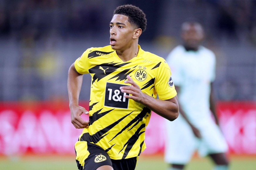 BELLINGHAM Jude Team BVB jubelt nach seinem verwandeltem 11m zum 2 : 0 Fussball Bundesliga Saison 2020-2021 Spiel BVB - Borussia Moenchengladbach 3 : 0 am 19. September in Dortmund DFL REGULATIONS PRO ...