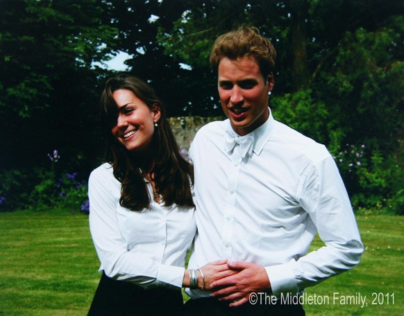 epa02621879 A handout picture released by Middleton Family on 08 March 2011 shows Kate Middleton and Prince William (R) posing for a photograph on their graduation day at the University of St. Andrews ...