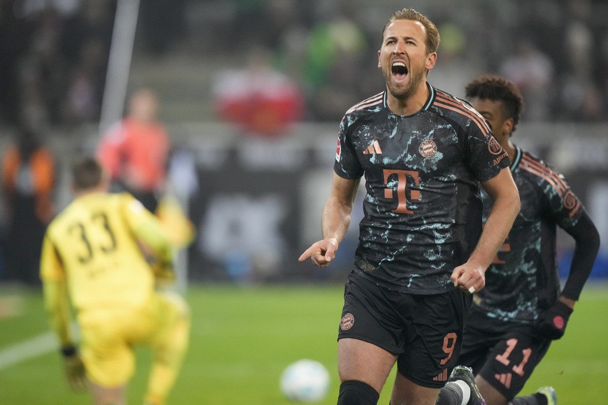 FILE - Bayern&#039;s Harry Kane celebrates after scoring the opening goal during the German Bundesliga soccer match between Borussia Moenchengladbach and Bayern Munich in Moenchengladbach, Germany, Sa ...