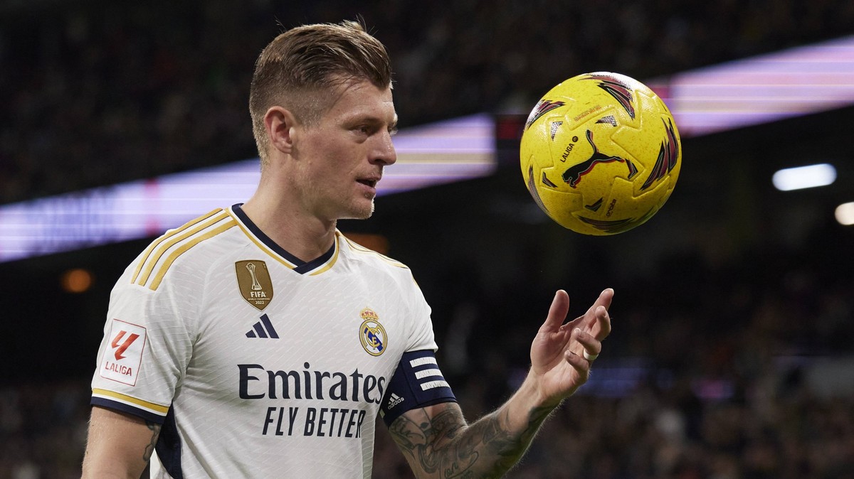 Spain, Madrid, 02.12.2023, Santiago Bernabeu Stadium, Real Madrid v Granada CF - La Liga EA Sports match round 15, Toni Kroos Real Madrid CF gestures Madrid Santiago Bernabeu Stadium Spain *** Spain,  ...