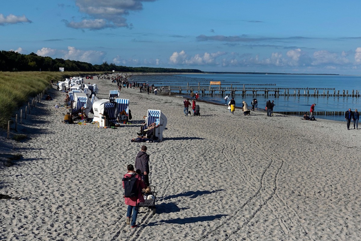 RECORD DATE NOT STATED 04.10.2024, Zingst, Ostsee, Strand, Seebr