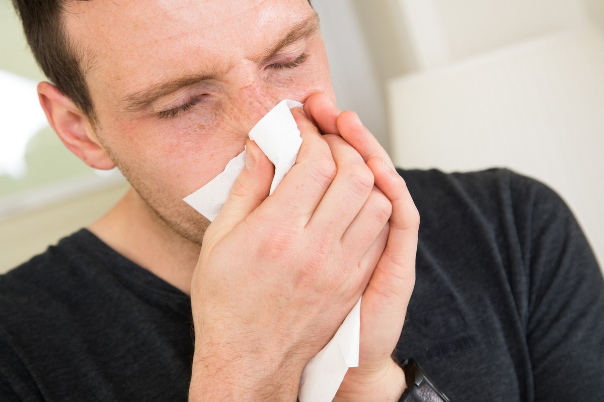 ILLUSTRATION - Start in die Pollensaison: Wenn die Krankheitssymptome einer Allergie zu stark werden, dürfen sich Arbeitnehmer krankmelden. (zu dpa: «Arbeitsunfähig durch Heuschnupfen?») Foto: Christi ...