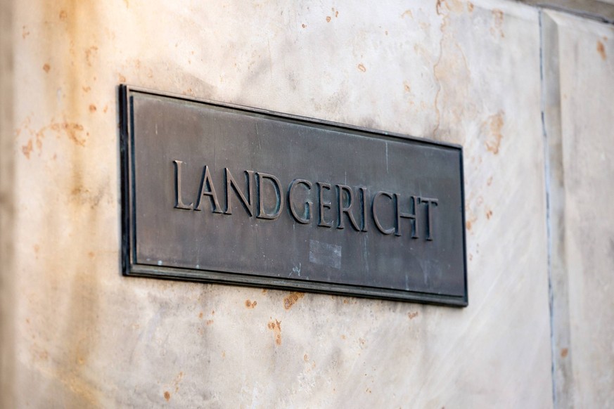 Schild Landgericht am Justizzentrum Wuppertal, Eiland Themenbild, Symbolbild, Schild Landgericht Wuppertal, 21.08.17 Wuppertal Nordrhein-Westfalen Germany Landgericht Wuppertal Copyright: xAgentur54Gr ...