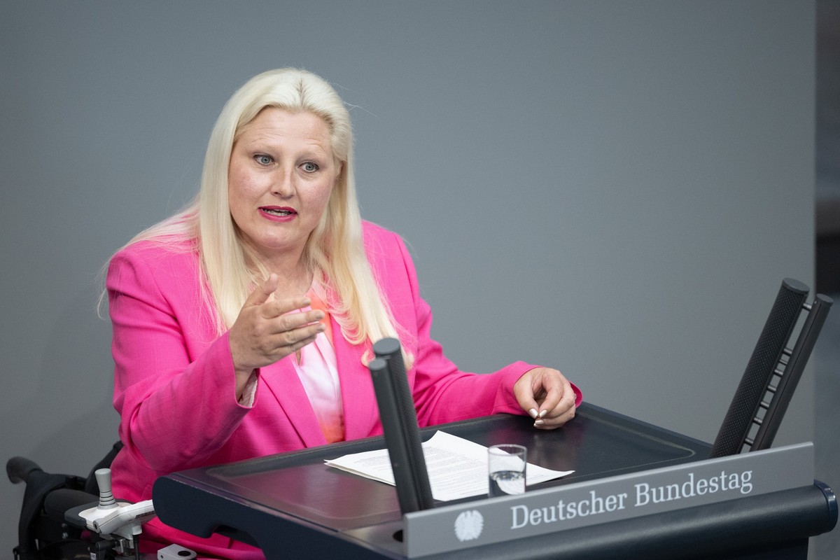 ARCHIV - 13.06.2024, Berlin: Stephanie Aeffner (B�ndnis 90/Die Gr�nen), Mitglied des Deutschen Bundestages, spricht im Bundestag. (zu dpa: �Gr�nen-Bundestagsabgeordnete Aeffner gestorben�) Foto: Hanne ...