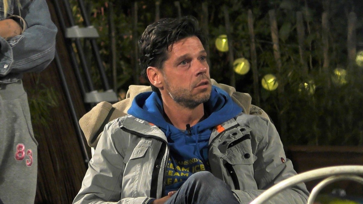 Stephen ist geschockt.
Die Verwendung des sendungsbezogenen Materials ist nur mit dem Hinweis und Verlinkung auf RTL+ gestattet.