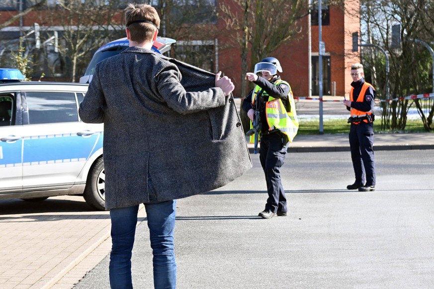 Polizisten bei Übung.