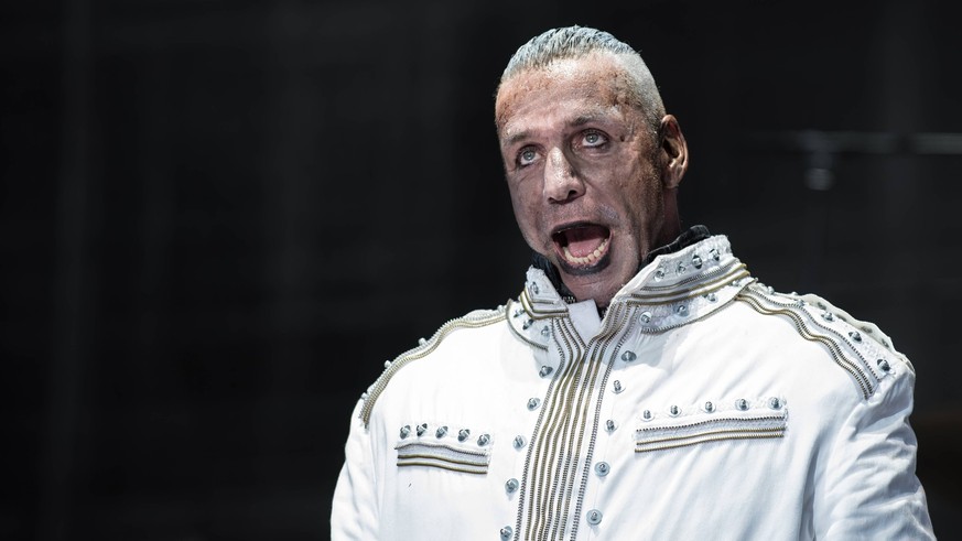 Rammstein Horsens, Denmark. 25th, May 2017. Rammstein, the German industrial metal band, performs a live concert at Faengslet in Horsens. Here vocalist Till Lindemann is seen live on stage. Horsens De ...