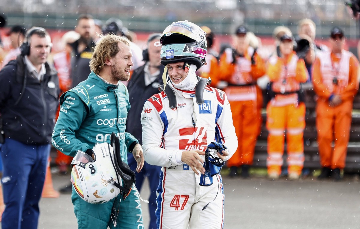 Formula 1 2022: British GP SILVERSTONE CIRCUIT, UNITED KINGDOM - JULY 03: Sebastian Vettel, Aston Martin, and Mick Schumacher, Haas F1 Team, talk after the race during the British GP at Silverstone Ci ...