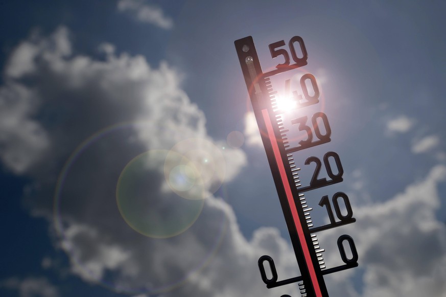 Symbolbild Hitzewelle, Thermometer in der Sonne, 41 Grad Celsius, Baden-W