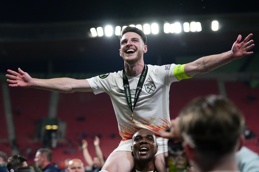 West Ham&#039;s Declan Rice celebrates after winning the Europa Conference League final soccer match between Fiorentina and West Ham at the Eden Arena in Prague, Wednesday, June 7, 2023. West Ham won  ...