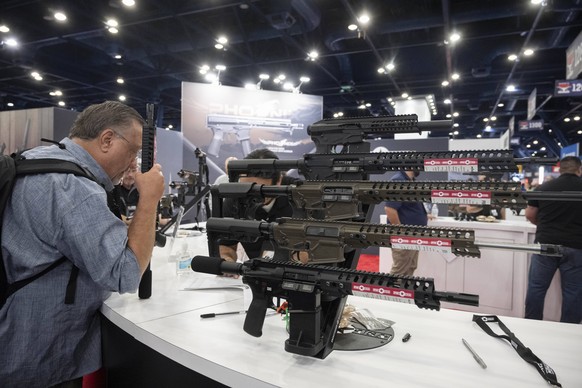 May 28, 2022, Houston, Texas, USA: Gun enthusiasts shop for firearms, ammunition and outdoor products at the Phoenix Arms booth Saturday morning at the National Rifle Association s NRA trade show. The ...