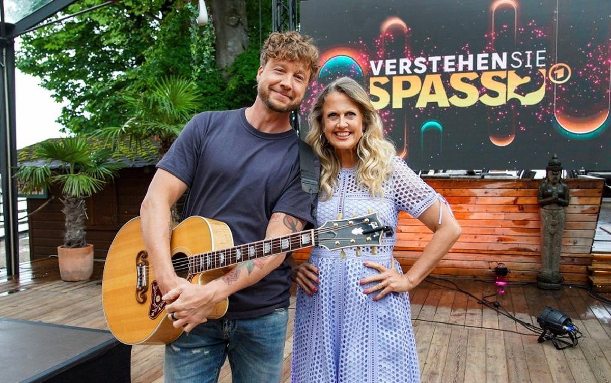 Barbara Schöneberger wurde beim Sommerfest von Samu Haber unterstützt.