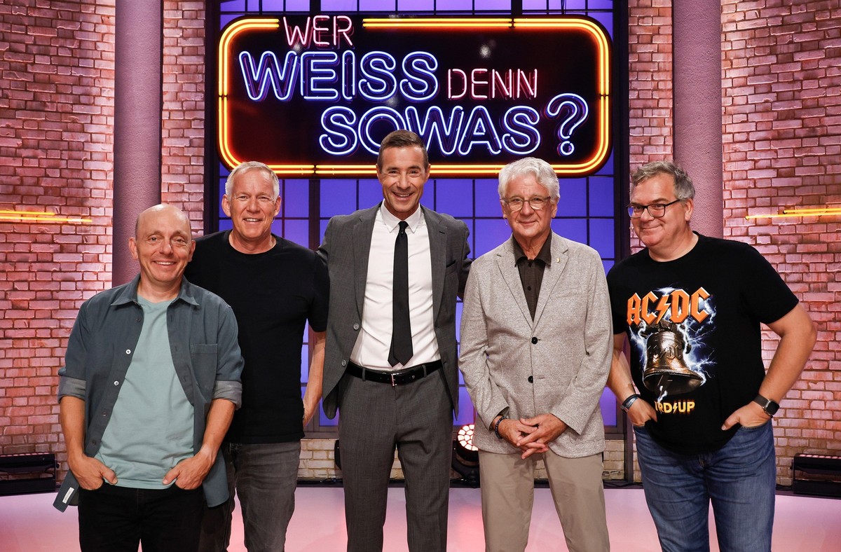 ARD WER WEISS DENN SOWAS? FOLGE 1180, &quot;Johannes B. Kerner und Marcel Reif&quot;, am Mittwoch (23.10.24) um 18:00 Uhr im ERSTEN.
Moderator Kai Pflaume (M.) und seine Rateteam-Kapitäne Bernhard Hoë ...